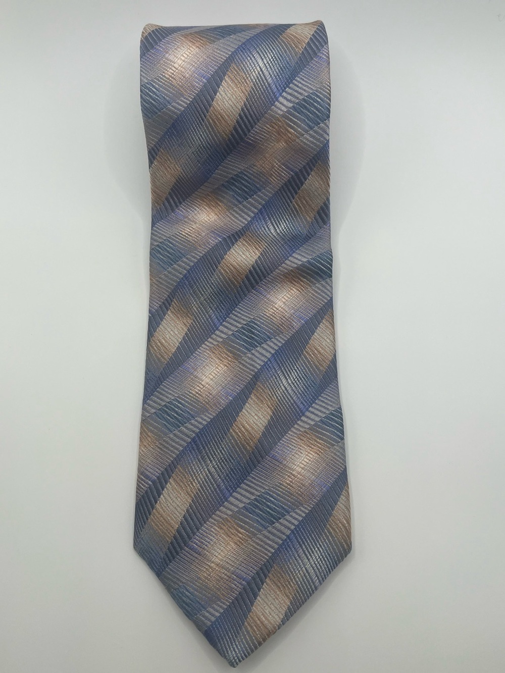 ✨025: Jhane Barnes Silk Geometric Optical Illusion Tie Blue